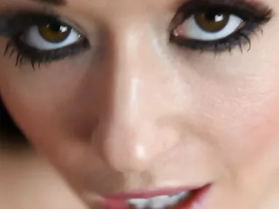 Tıraşlı bir horoz ile siyah bir damızlık beyaz porno amatör anal bir kedi matkaplar