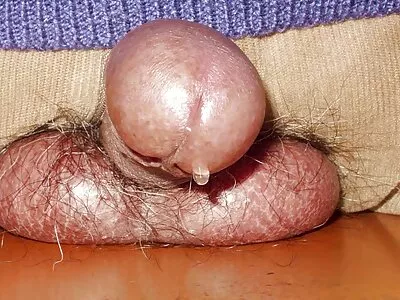 seksi hatun amatör anal tube ayaklarını gösterir