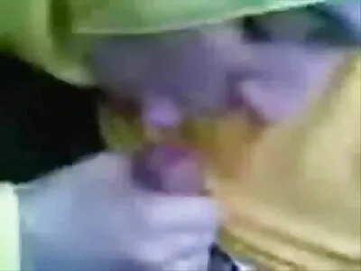 Küçük göğüslü hottie ters kovboy kızda sikikleri anal amator porno