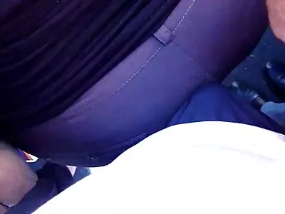 Bir sürtük amatör anal seks büyük horoz yalıyor