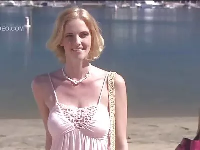 Busty genç sürme anal amatör horoz süre gülümseyerek