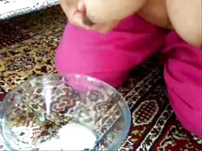 İnek anal amator sex esmer her türlü oyuncakla oynuyor