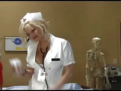 Bir çift kanepede anal amatör çıplak