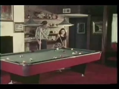 Seksi bayanlar kıyafetlerini çıkarır amator anal turk