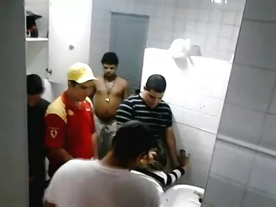 şehvetli koca debriyaj onu güzel MİLF karısı saç ve koymak için emme onun horoz amator anal sikis
