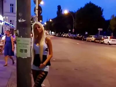 Çıplak göğüslü turk amator anal yatakta sigara içmek
