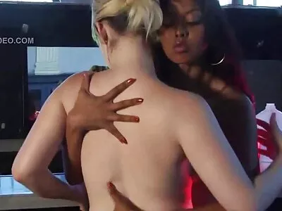 Sıska orospu rammed anal amator porno alıyor