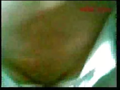 Olgun evli çift seksi eğlenceli hale getiriyor ve web'de porno amator anal paylaşmak için bir video kaydediyor