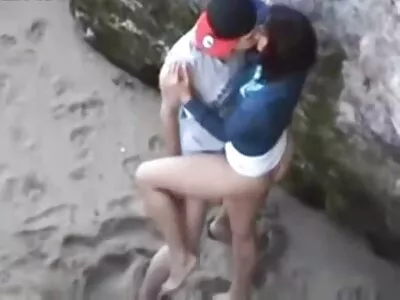 Bir esmer alır bağlı süre emme horoz amatör anal