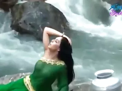 Busty anne göğüslerini sallıyor türk amatör anal