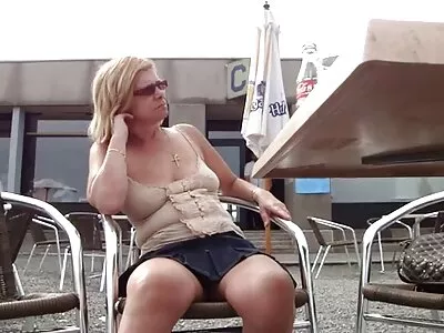 Sürtük anal amatör porno bacaklarını çok kullanıyor