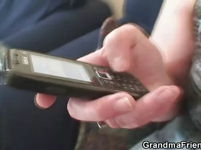 Babe seksi vücudunu amatör anal videolar sergiliyor