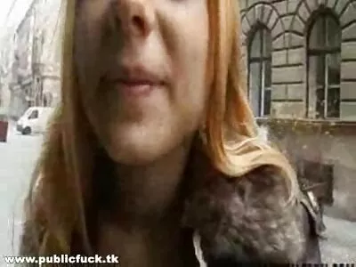 Kıvrımlı sarışın odada yalnız anal amatör