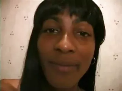 Bir piliç anal amatör porno am dudaklarıyla oynuyor