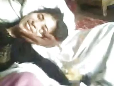 Yatakta porno anal amator iki kişi dalga geçiyor