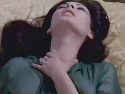 Şaşırtıcı kız porno amator anal kamera için mastürbasyon yapıyor