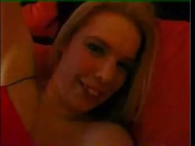 sarışın bizimle alay amatör anal videolar ediyor